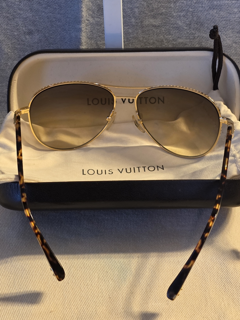 Louis Vuitton Aviator Pilot Sunglasses with Brown Monogram Lenses - Picture 4 of 8